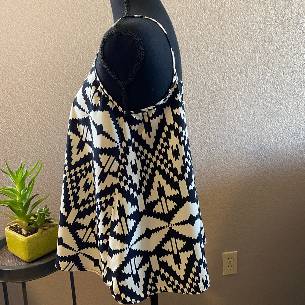 Flirty, flowing summer top, Blk & off white, Sz Lg - Picture 2 of 4